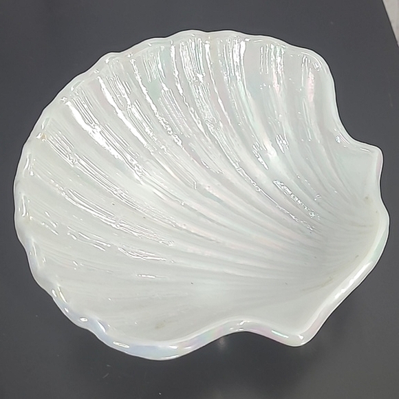 Vintage 90s Avon Glass Clamshell Seashell White Rainbow Iridescent Jewelry Dish - Picture 1 of 14